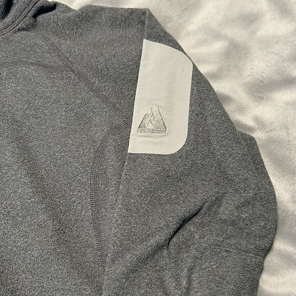 Eddie Bauer Top - Picture 2 of 7